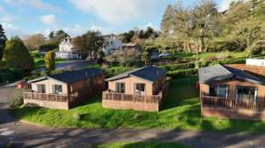 Two Bedroom Lodge In The Country - Oak, Stag, Acorn